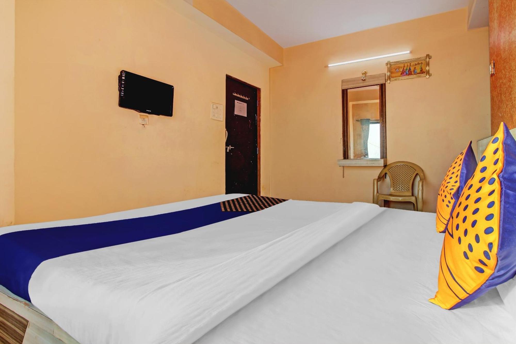 สปอต ออน 79137 ศรีกรูปา Hotel มหาบาเลชวาร์ ภายนอก รูปภาพ