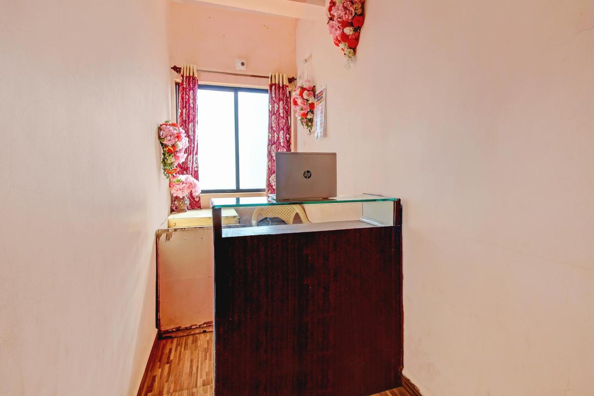 สปอต ออน 79137 ศรีกรูปา Hotel มหาบาเลชวาร์ ภายนอก รูปภาพ