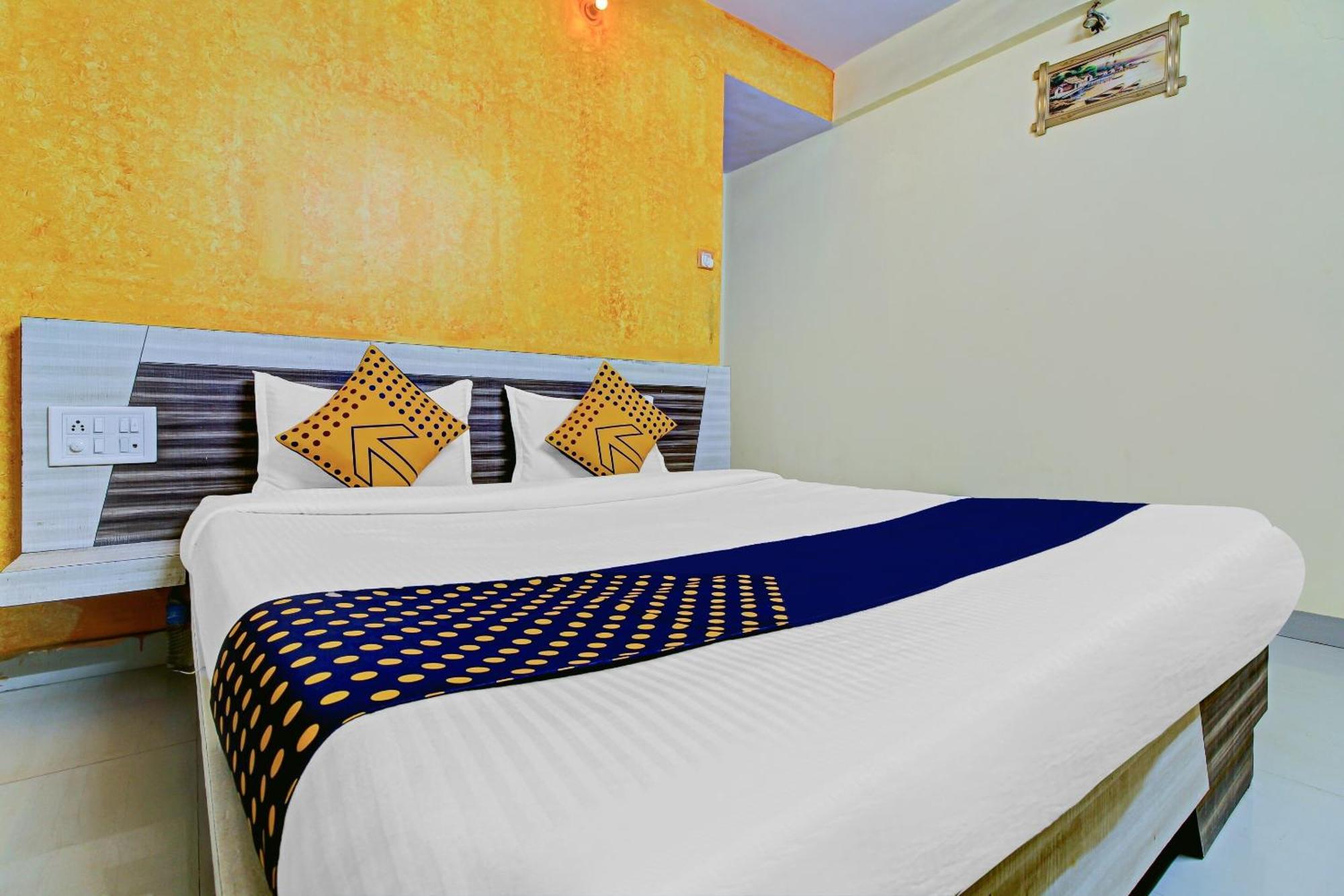 สปอต ออน 79137 ศรีกรูปา Hotel มหาบาเลชวาร์ ภายนอก รูปภาพ