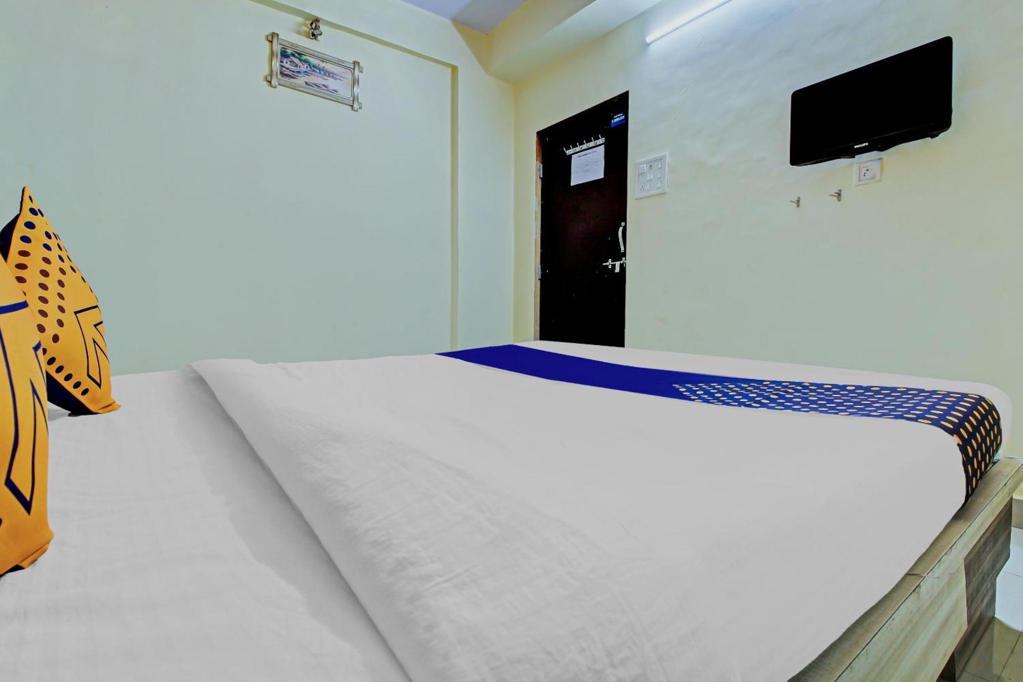 สปอต ออน 79137 ศรีกรูปา Hotel มหาบาเลชวาร์ ภายนอก รูปภาพ